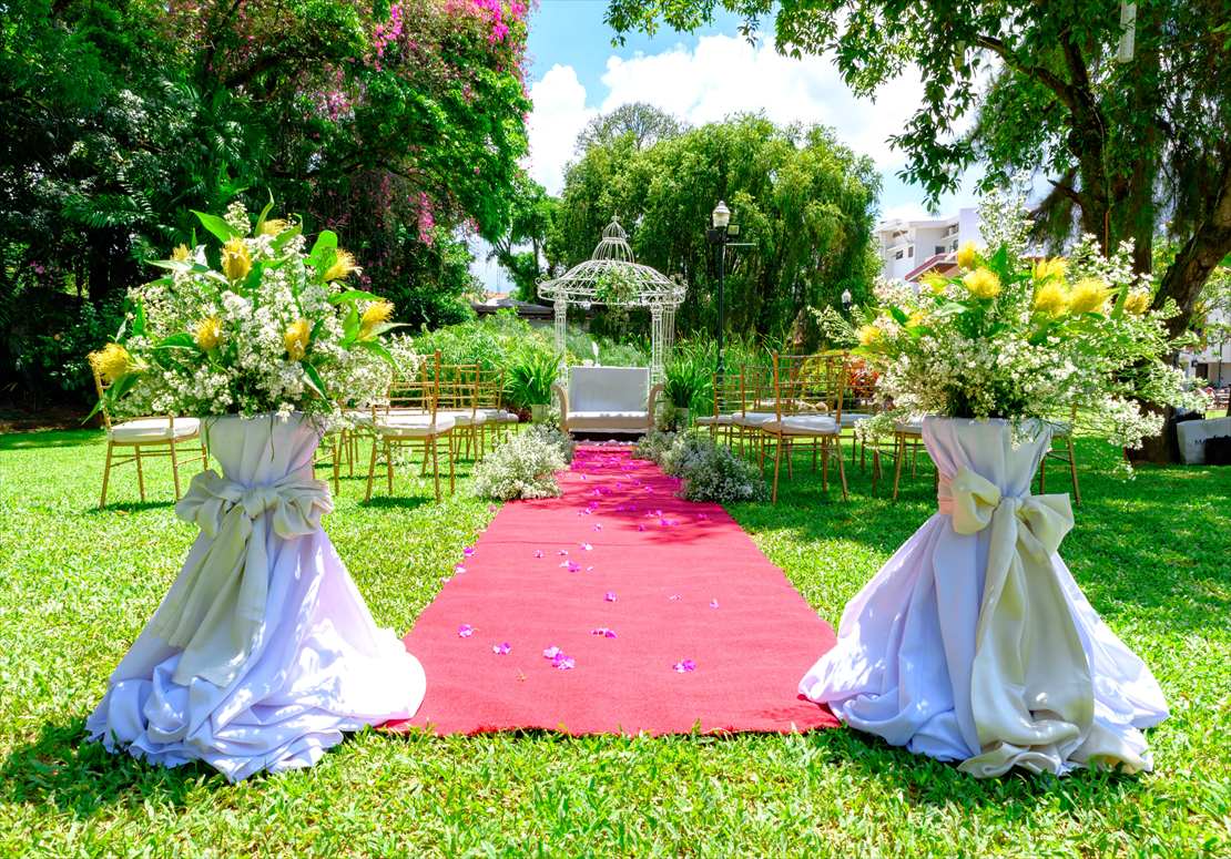 Arch Wedding And Reception<br>at Pavilion Garden